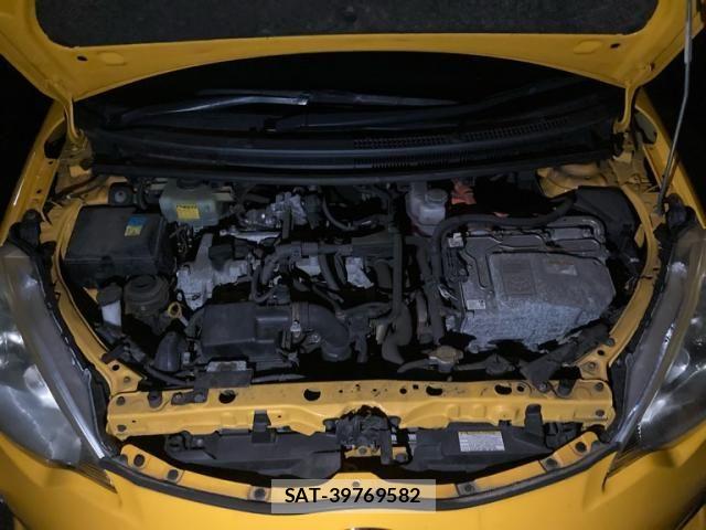 Toyota AQUA 2013-07 8878699-6