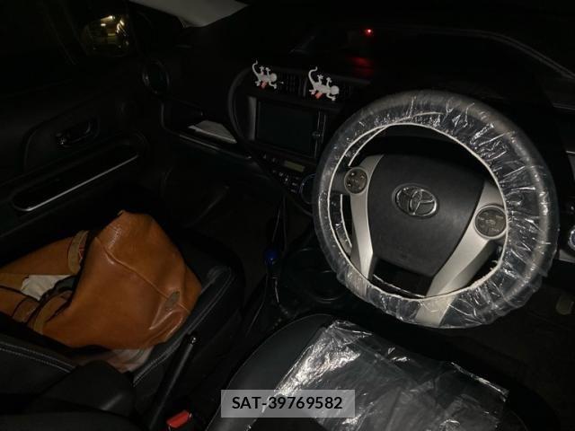 Toyota AQUA 2013-07 8878699-8