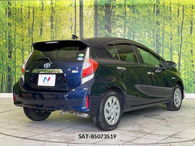 Toyota AQUA 2018-09 8878661-16