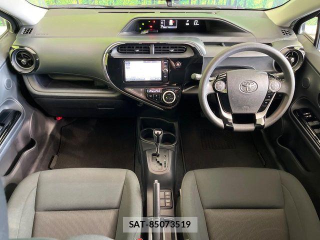 Toyota AQUA 2018-09 8878661-1