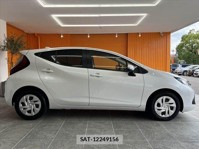 Toyota AQUA 2022-09 8878659-11