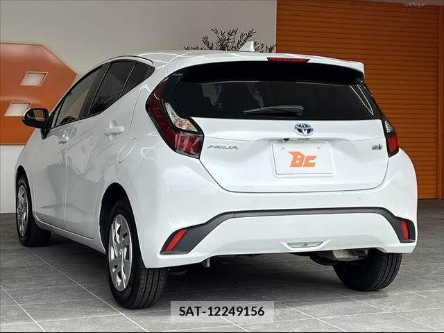 Toyota AQUA 2022-09 8878659-12