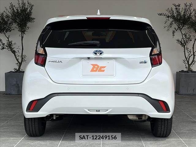 Toyota AQUA 2022-09 8878659-13