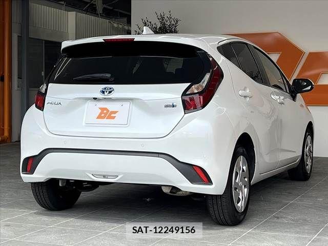 Toyota AQUA 2022-09 8878659-14