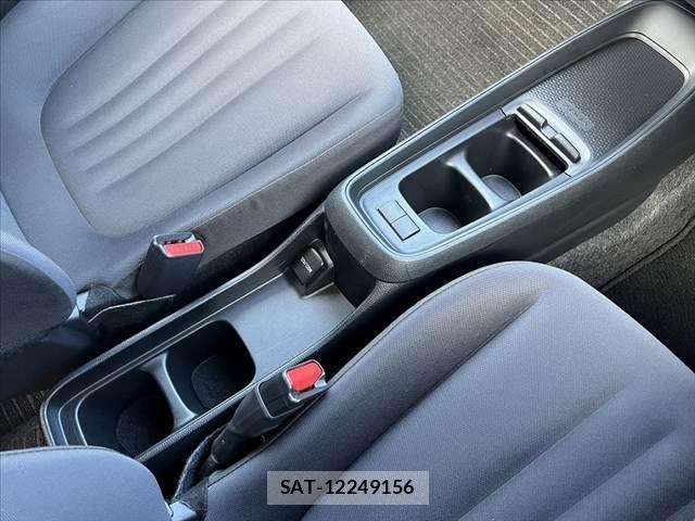 Toyota AQUA 2022-09 8878659-27