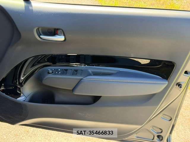 Toyota AQUA 2023-09 8878643-17