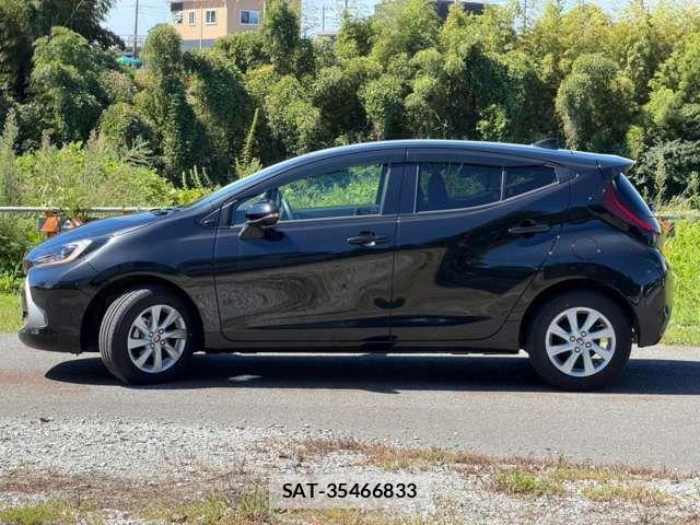Toyota AQUA 2023-09 8878643-6
