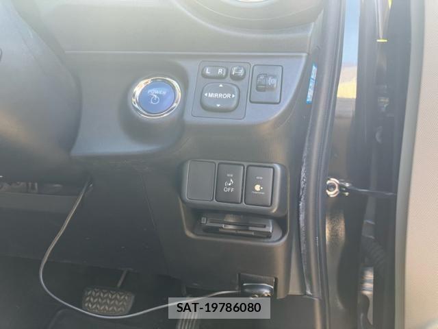 Toyota AQUA 2012-11 8883299-10