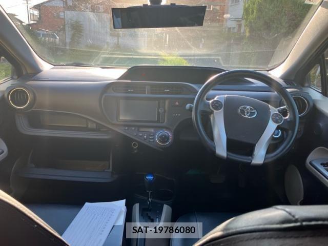 Toyota AQUA 2012-11 8883299-17