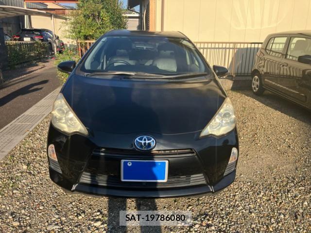 Toyota AQUA 2012-11 8883299-1