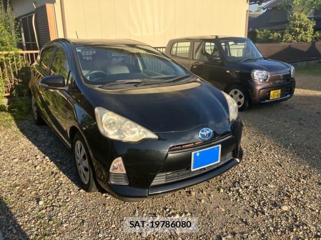 Toyota AQUA 2012-11 8883299-3