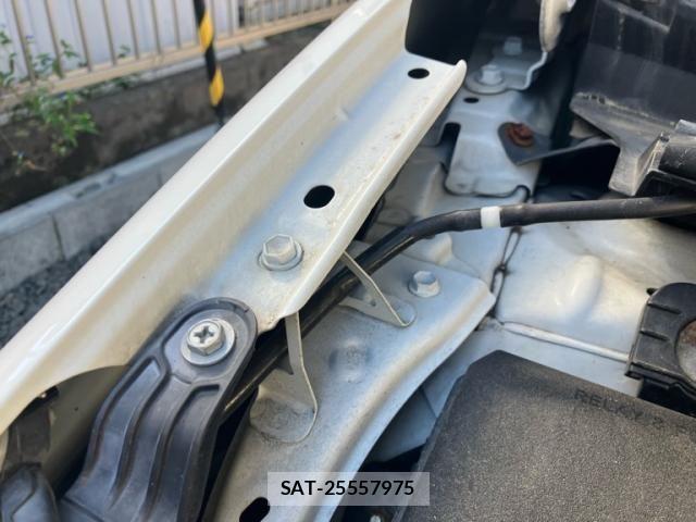 Toyota AQUA 2013-05 8883303-12