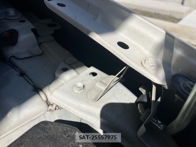 Toyota AQUA 2013-05 8883303-14