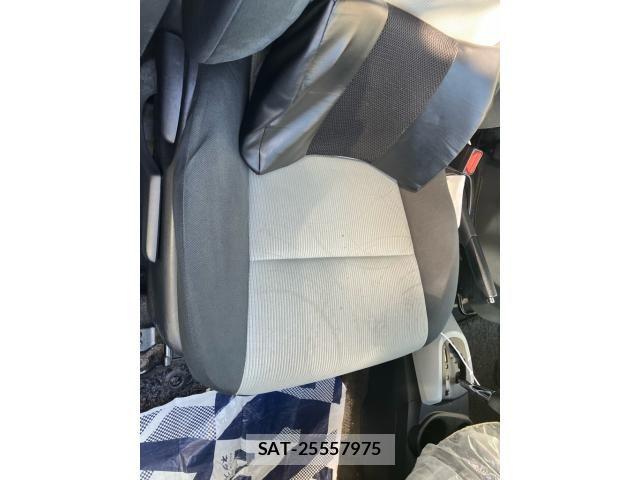 Toyota AQUA 2013-05 8883303-15