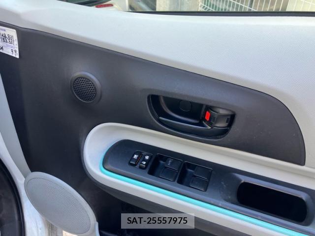 Toyota AQUA 2013-05 8883303-18