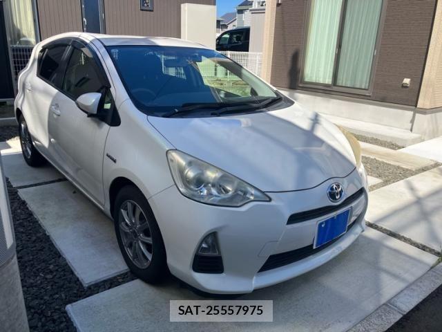 Toyota AQUA 2013-05 8883303-1