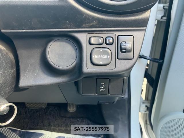 Toyota AQUA 2013-05 8883303-19