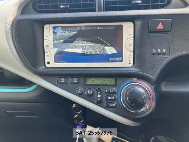 Toyota AQUA 2013-05 8883303-23