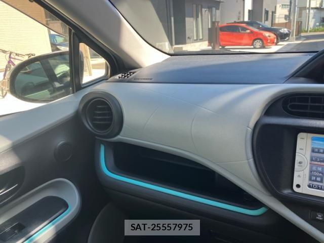 Toyota AQUA 2013-05 8883303-25