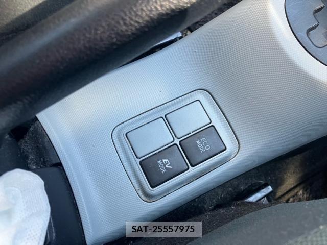 Toyota AQUA 2013-05 8883303-27