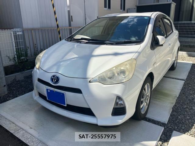 Toyota AQUA 2013-05 8883303-2