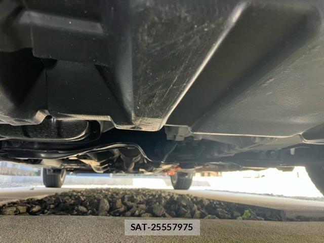 Toyota AQUA 2013-05 8883303-3