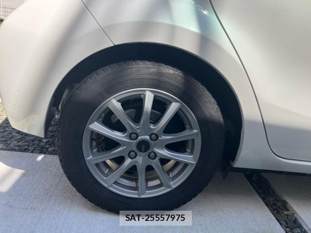 Toyota AQUA 2013-05 8883303-5