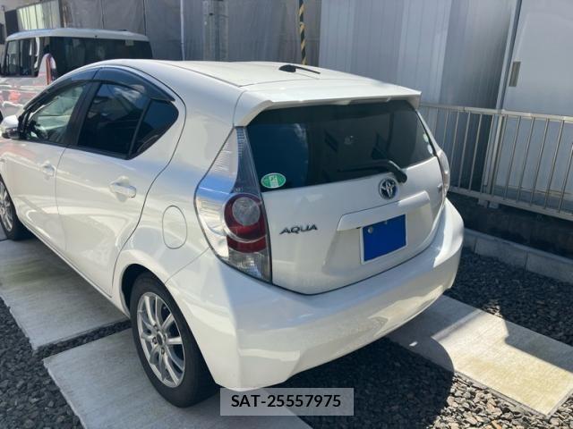 Toyota AQUA 2013-05 8883303-6