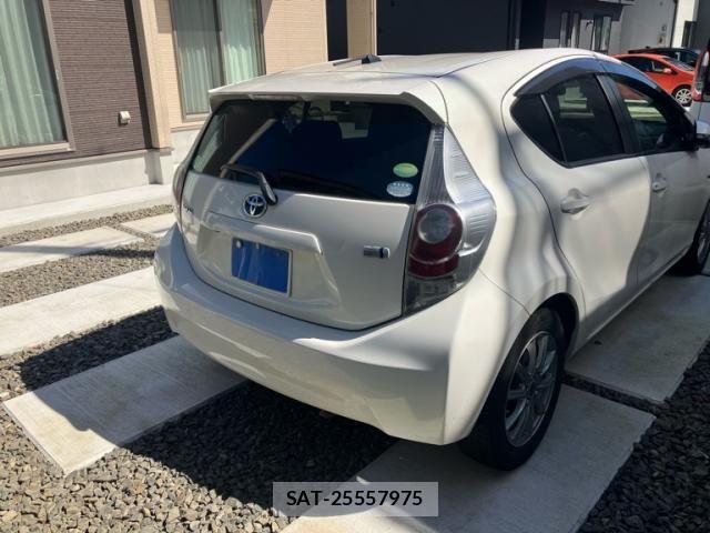 Toyota AQUA 2013-05 8883303-7