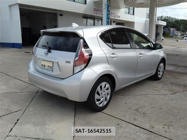Toyota AQUA 2015-10 8883291-14