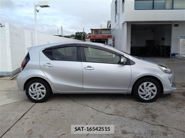 Toyota AQUA 2015-10 8883291-3