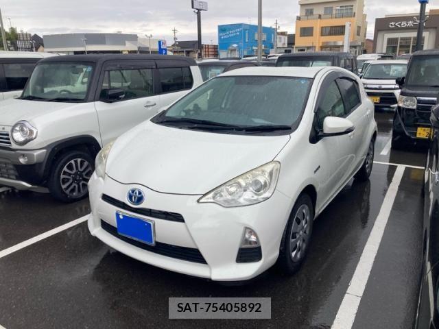 Toyota AQUA 2013-06 8883300-0