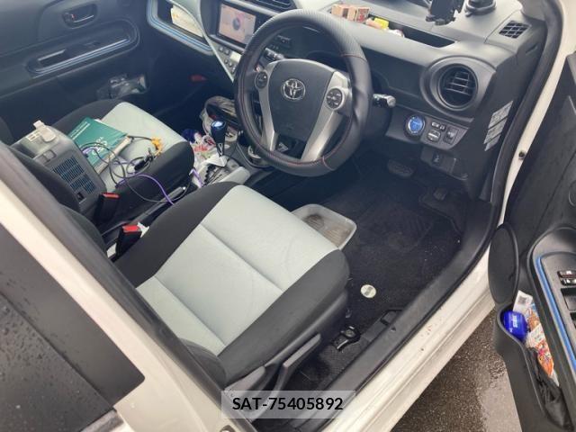 Toyota AQUA 2013-06 8883300-7
