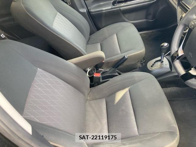 Toyota AQUA 2020-02 8883292-13