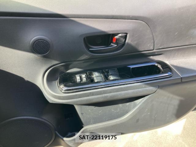 Toyota AQUA 2020-02 8883292-17