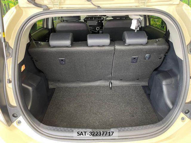 Toyota AQUA 2017-11 8883287-9