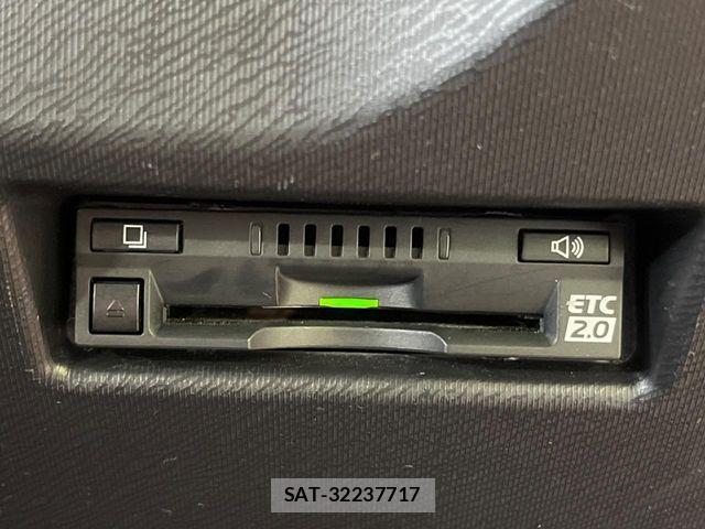 Toyota AQUA 2017-11 8883287-6