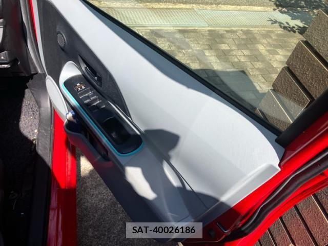 Toyota AQUA 2013-01 8883301-9
