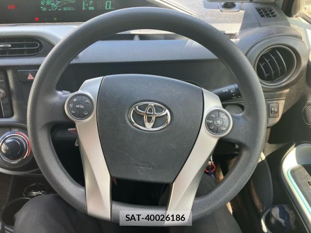 Toyota AQUA 2013-01 8883301-10