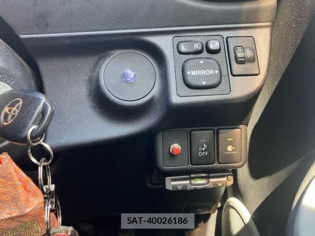 Toyota AQUA 2013-01 8883301-11