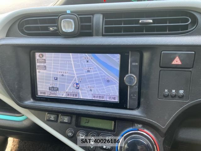 Toyota AQUA 2013-01 8883301-12