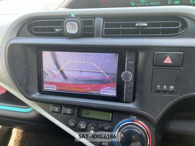 Toyota AQUA 2013-01 8883301-13
