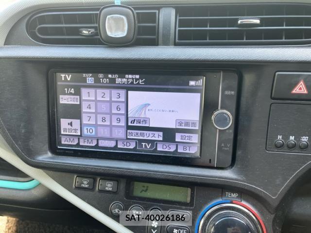 Toyota AQUA 2013-01 8883301-14