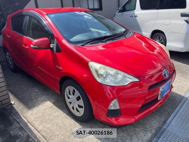 Toyota AQUA 2013-01 8883301-1