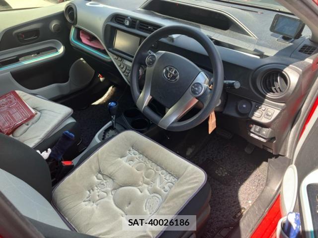 Toyota AQUA 2013-01 8883301-8