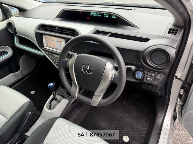 Toyota AQUA 2012-05 8883296-9