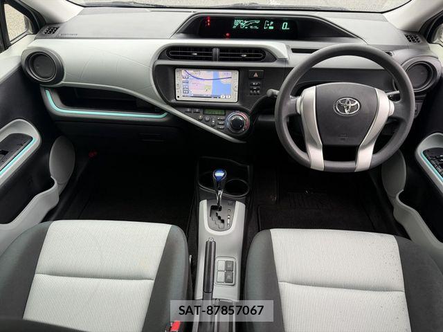 Toyota AQUA 2012-05 8883296-12
