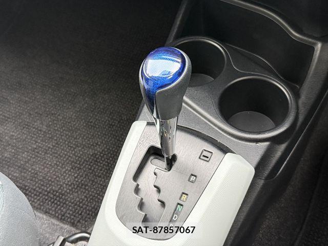 Toyota AQUA 2012-05 8883296-14
