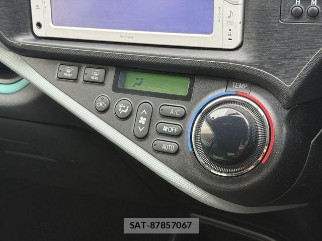 Toyota AQUA 2012-05 8883296-15