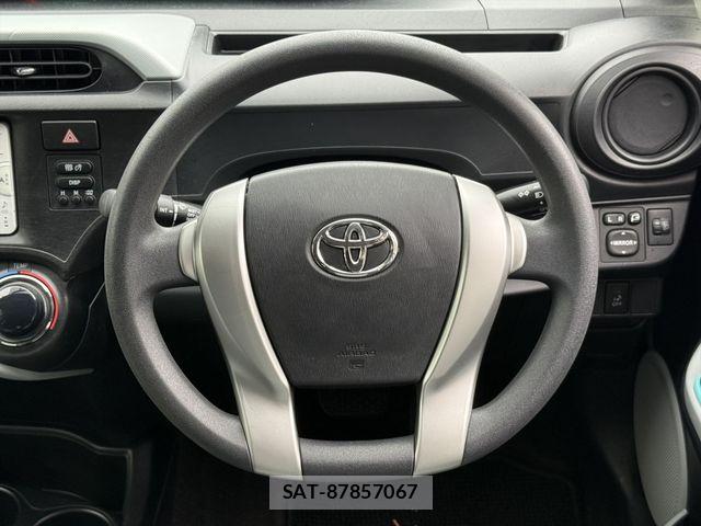Toyota AQUA 2012-05 8883296-17